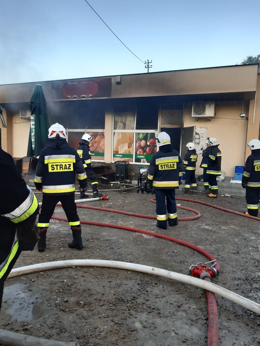 Wróblowice. Pożar strawił sklep. Spłonęło wyposażenie i wystawiony na półkach towar [ZDJĘCIA]