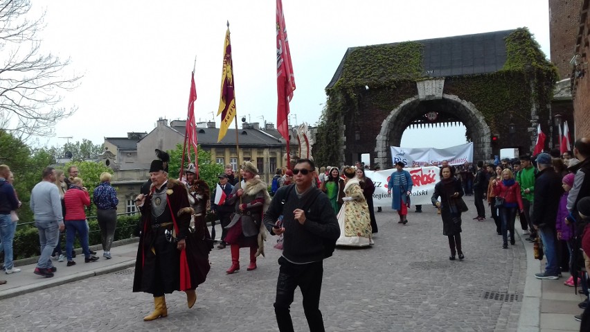 Kraków. Pochód patriotyczny przeszedł ulicami miasta [ZDJĘCIA]