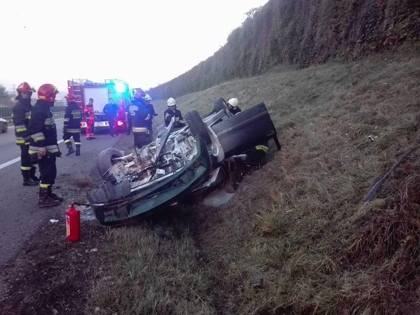 Wypadek na A4. Jedna osoba ranna [ZDJĘCIA]