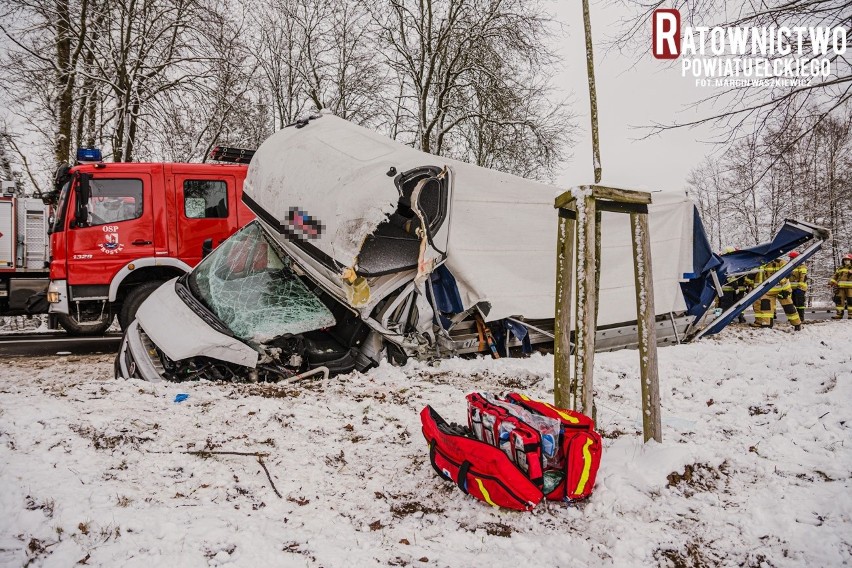 Prostki - Niedźwiedzkie. Tragiczny wypadek na DK 65. Nie żyje kierowca busa [ZDJĘCIA]