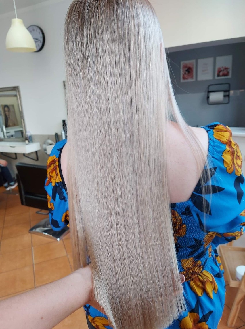 Propozycja fryzury blond na wiosnę 2023 z salonu...