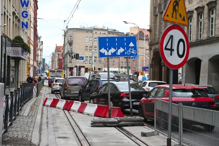 Ostatnio wrocławski kierowca nie ma lekkiego życia. W...