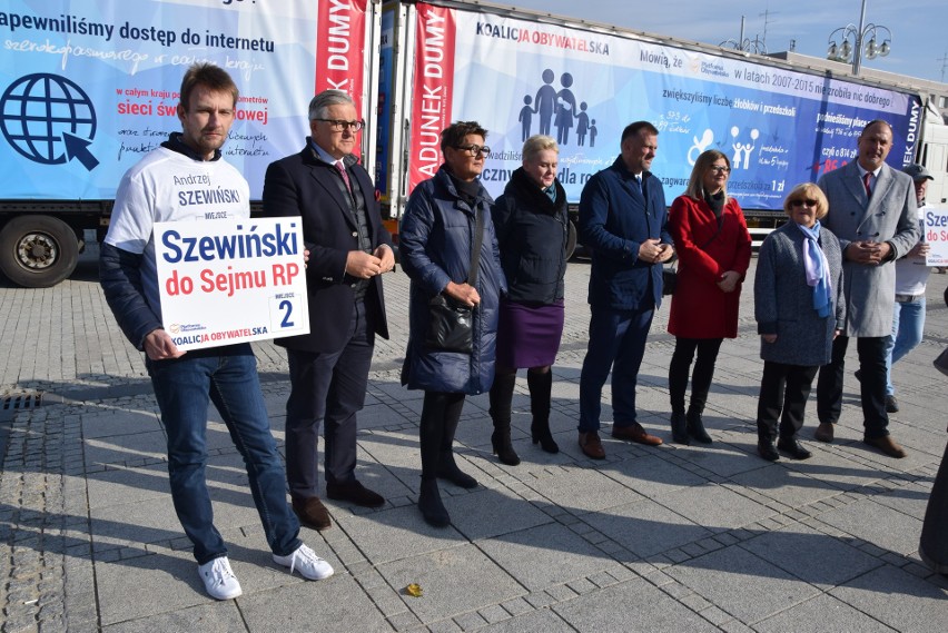 Częstochowa: Platforma Obywatelska pokazała "Ładunki dumy" na placu Biegańskiego ZDJĘCIA