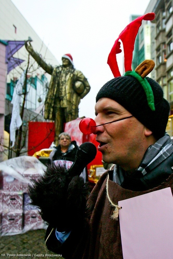 "Złoty Donek" już we Wrocławiu. Stanął przy ul. Świdnickiej (FILM, ZDJĘCIA)