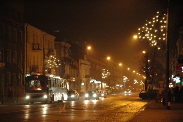 Bialostocka ulica Lipowa w przedświątecznej iluminacji