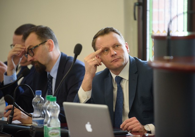 Michał Jakubaszek znów ma zasiadać - jako wqiceprzewodniczący Rady Miasta Torunia - u boku przewodniczącego Marcina Czyżniewskiego