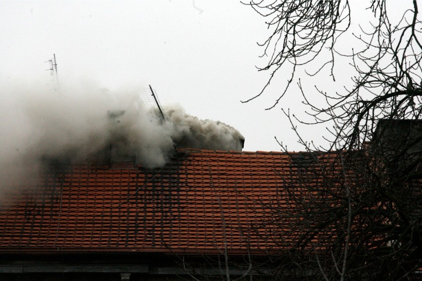 Smog pojawia się w miastach woj. śląskiego regularnie....