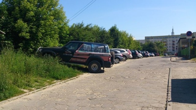 Parkowanie przy Wyszyńskiego