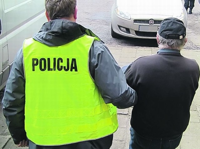 W minioną środę rano policjanci zapukali do drzwi mieszkania 67-letniego nowosolanina. Zdzisław F. został przesłuchany w sprawie potrójnego zabójstwa. Sąd aresztował go na trzy miesiące.