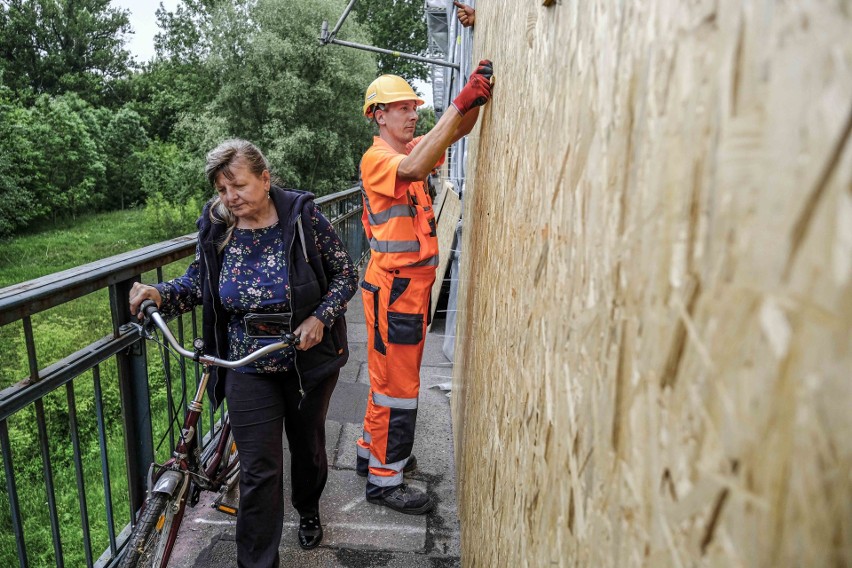 Remont mostu w Toruniu. Nowe zabezpieczenia po spadku rusztowania! [zdjęcia]