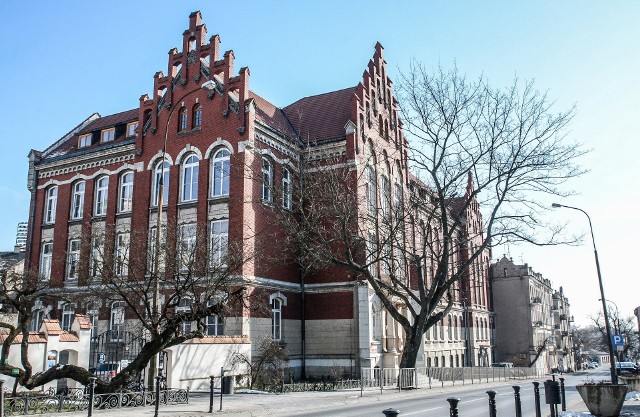 Historia szkoły sięga 1866 roku, kiedy powołano do życia Szkołę Niedzielno-Handlową. Sam budynek powstał w 1907 roku 