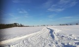 Na Kaszubach wciąż jest biało. Okolice Kościerzyny są zasypane śniegiem, drogowcy mają dużo pracy