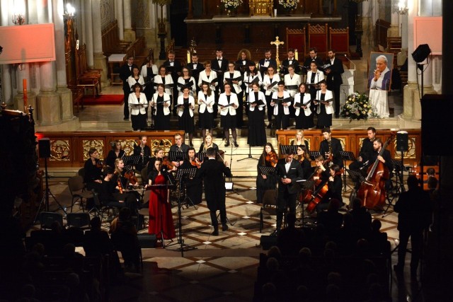 Po mszy odbył się koncert na Dzień Papieski „Totus Tuus Sum Maria” pod dyrekcją Huberta Kowalskiego poświęcony Janowi Pawłowi II oraz kardynałowi Stefanowi Wyszyńskiemu.