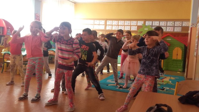 Roztańczone przedszkolaki z gminy Wyśmierzyce przez kilka miesięcy uczyły się układów, a na koniec dały pokaz dla gości.