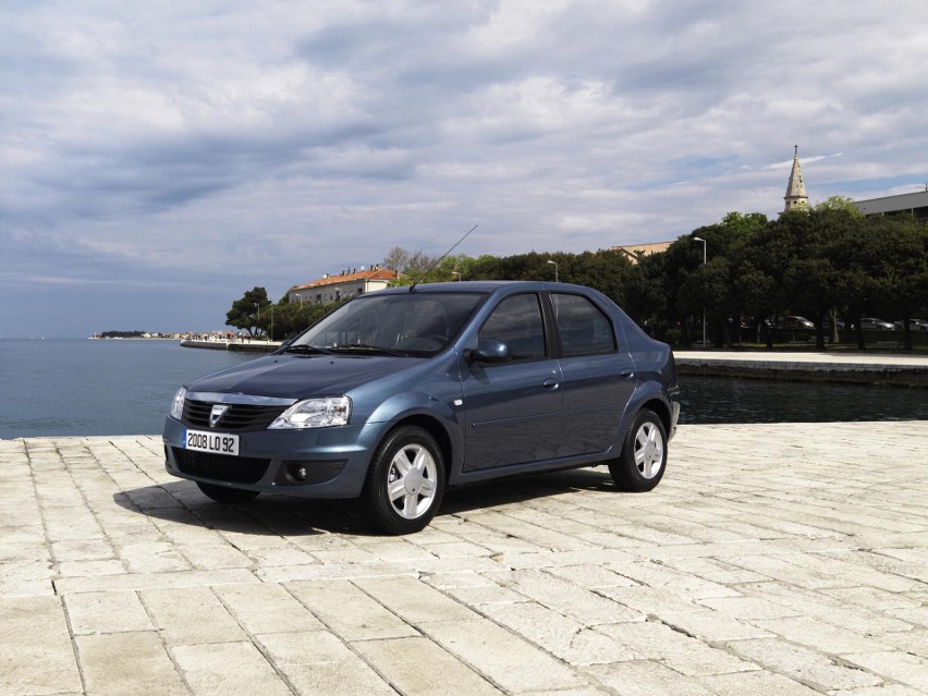 Dacia Logan - 1. miejsce w kategorii auta 2-3 letnie / Fot....