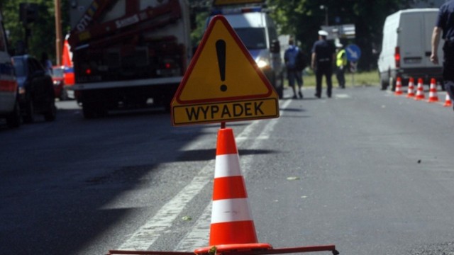 Do dramatu doszło w środę (14 września) na drodze koło Czaplinka. Po uderzeniu w drzewo zginął kierowca samochodu osobowego.