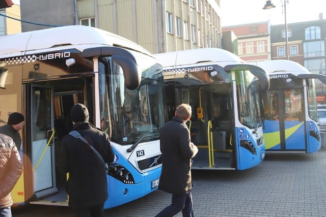 Trzy pierwsze nowoczesne autobusy hybrydowe firmy Volvo pojawiły się na ulicach. Są to autobusy klimatyzowane, wyposażone w monitory LCD oraz system głosowej informacji pasażerskiej.