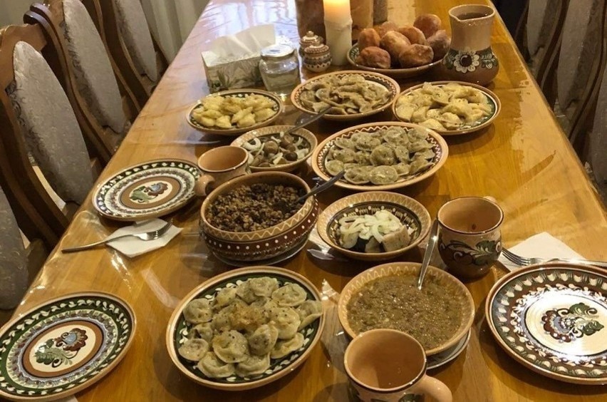 Typowa ukraińska kolacja wigilijna. Wszystkie dania podane...