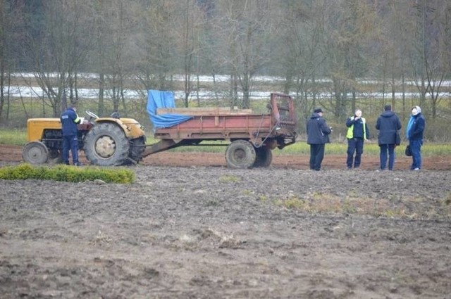 Wypadek w Słosinku. Mężczyzna zmarł podczas prac polowych