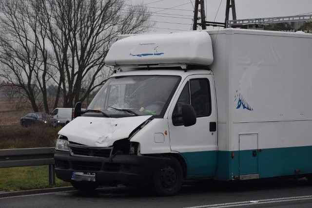 Wypadek w Skarszewie (gmina Żelazków, powiat kaliski). Fiat ducato śmiertelnie potrącił starszego mężczyznę. 