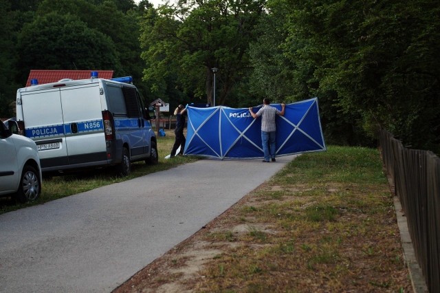 W piątek (08.06) około godziny 19:00 w Strzyżynie (powiat Słupsk, gmina Damnica) znalezione zostało ciało mężczyzny. Na miejscu zdarzenia pracowali policjanci ze Słupska oraz Główczyc.
