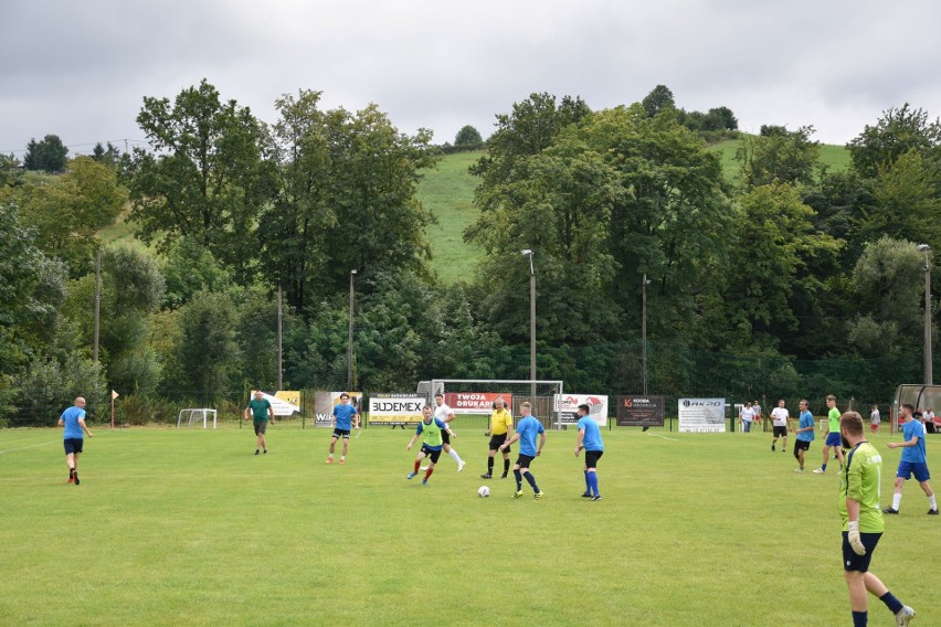 Rozgrywki piłkarskie w gminie Raciechowice