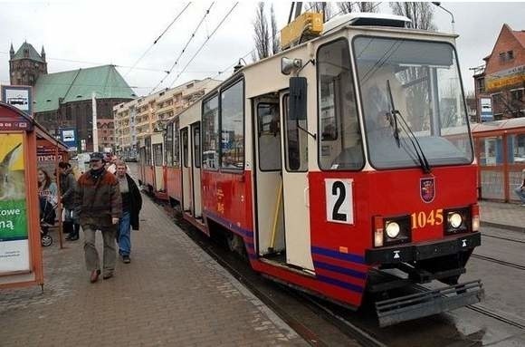 Jak informuje dyżurny Zarządu Dróg i Transportu Miejskiego, tramwaje i autobusy jeżdżą w Szczecinie bez większych opóźnień