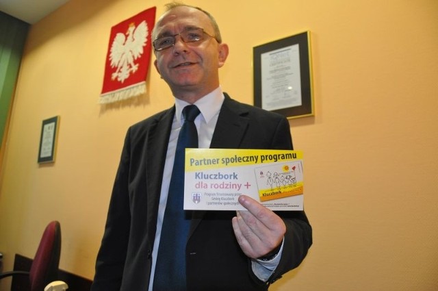 Kluczbork jako pierwsza gmina na Opolszczyźnie dwa lata temu wprowadziła  karty "Kluczbork dla Rodziny+&#8221;,