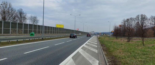 Generalna Dyrekcja Dróg Krajowych i Autostrad (GDDKiA), podpisała umowę na przygotowanie dokumentacji rozbudowy obwodnicy Krakowa między węzłami Modlnica i Modlniczka (DK94). Inwestycja zakłada opracowanie warunków poszerzenia 2,5 km odcinka dwujezdniowej drogi do trzech pasów i dostosowania jej do parametrów drogi ekspresowej.