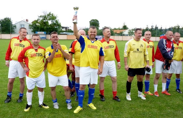 W meczu XVI Memoriału im. Jarosława Kwiatkowskiego Strażak Oldboje Przechowo pokonał OSP Przechowo 1:0 (1:0). Zwycięskiego gola strzelił Rafał Danielewicz pod koniec 1. połowy.