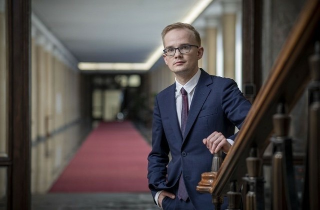 Minister finansów Andrzej Domański odwołał ze stanowiska, związanego z Lipskiem i Radomiem prezesa Polskiej Agencji Nadzoru Audytowego Piotra Patkowskiego.