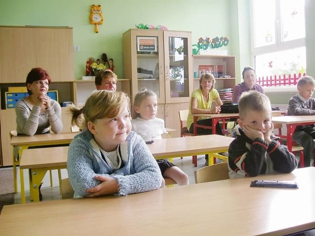 W szkole w Olszyńcu zostało sześcioro uczniów i dwóch przedszkolaków. Dzieci uczą się w jednoosobowych klasach.
