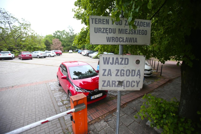 "Zrobione" - ogłosił Jacek Sutryk. A parking działa jak...