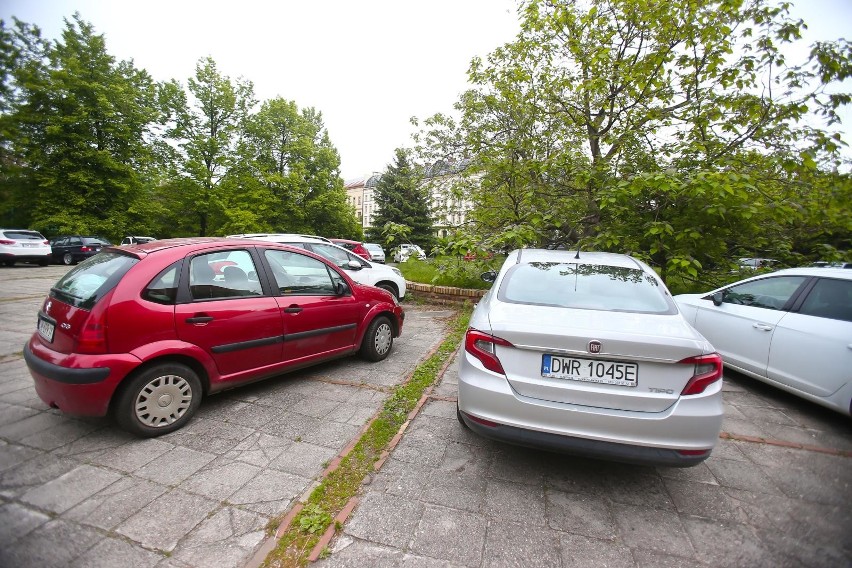 "Zrobione" - ogłosił Jacek Sutryk. A parking działa jak...