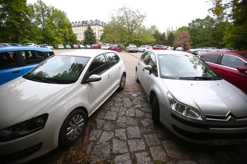 "Zrobione" - ogłosił Jacek Sutryk. A parking działa jak...