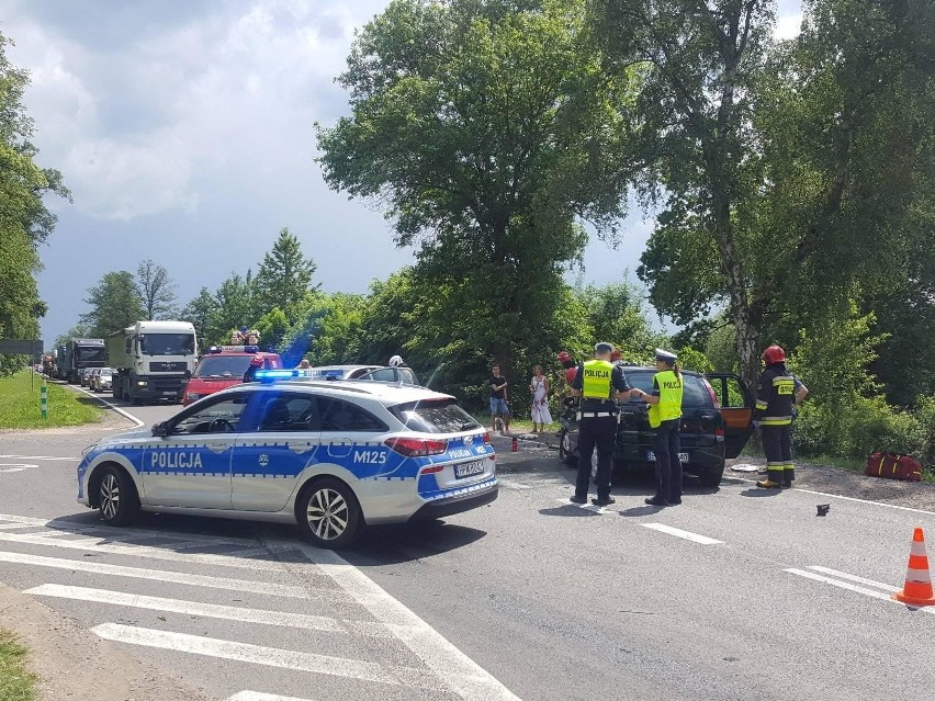 Protasy. Kolizja trzech aut na trasie Białystok-Zabłudów. Jedna osoba jest poszkodowana (zdjęcia)