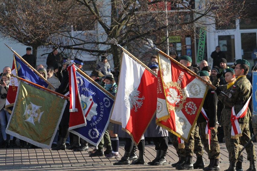 Na Placu Bartosza Głowackiego w Tarnobrzegu  „Terytorialsi” wypowiedzieli rotę przysięgi wojskowej. Było bardzo uroczyście (duzo zdjęć)