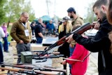 Liczba pozwoleń na broń szybko rośnie. Małopolanie zbroją się na potęgę w broń kolekcjonerską i sportową. Tak na wszelki wypadek... wojny