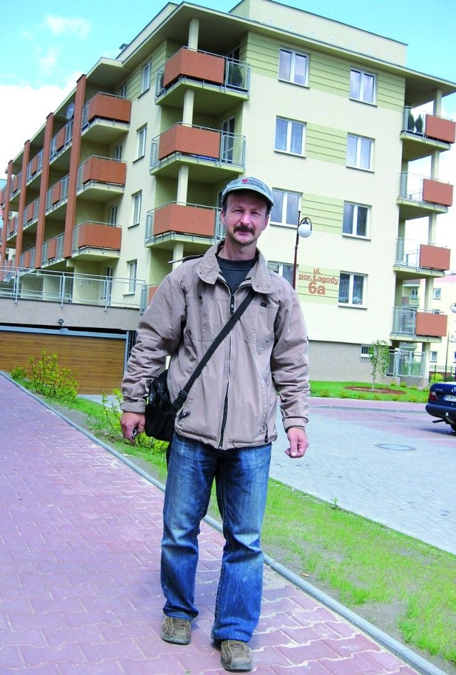 - Wiele osób wybiera nowe bloki, by oszczędzić na gorącej wodzie i ogrzewaniu - mówi Józef Milewski, pracownik ciepłowni