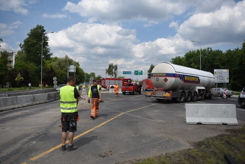 Omijajcie Rataje! Są gigantyczne korki. Cysterna z gazem utknęła w szykanach