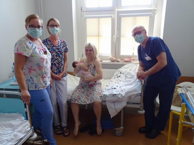 Maluszek Swietłany z Ukrainy urodził się w Chełmnie. Mama jest zachwycona gościną u państwa Kordowskich, opieką personelu medycznego z chełmińskiego szpitala i warunkami w tutejszym szpitalu.