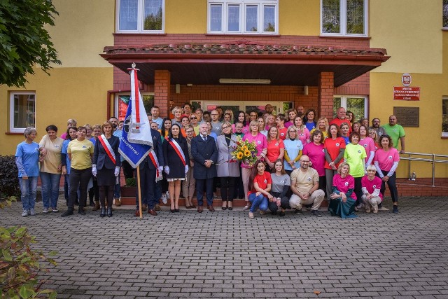 Specjalny Ośrodek Szkolno-Wychowawczego w Mrowli k. Rzeszowa kształci  kilkadziesiąt osób ze znacznym i umiarkowanym stopniem niepełnosprawności umysłowej.