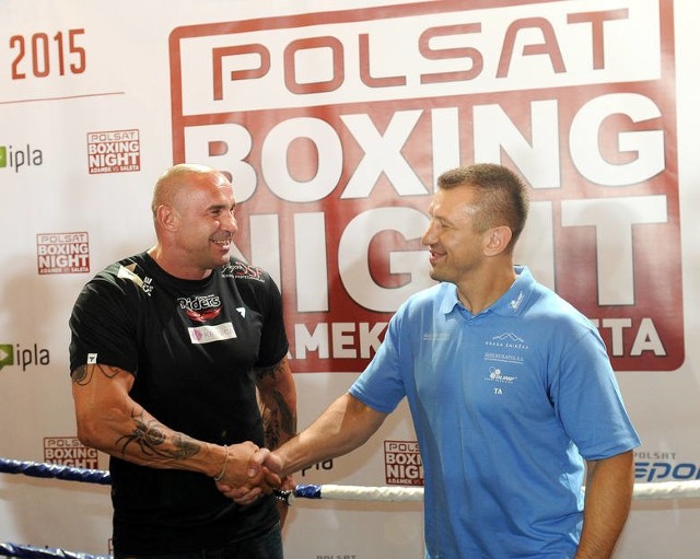 W Atlas Arenie w Łodzi Tomasz Adamek skrzyżuje rękawice z Przemysławem Saletą w ramach Polsat Boxing Night. To ma być pożegnalna walka Górala. Początek wrześniowej gali zaplanowano na godzinę 19. Na pewno na ringu zobaczymy Mariusza Wacha czy Ewę Piątkowską. U nas relacja online.Adamek vs Saleta, Adamek vs Saleta online, gdzie oglądać Adamek vs Saleta, Adamek vs Saleta transmisja, Adamek vs Saleta transmisja w tv, Adamek vs Saleta transmisja online, Adamek vs Saleta live, Adamek vs Saleta za darmo online