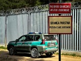 24 osoby próbowały dostać się nielegalnie z Białorusi do Polski. Patrole SG obrzucano kamieniami