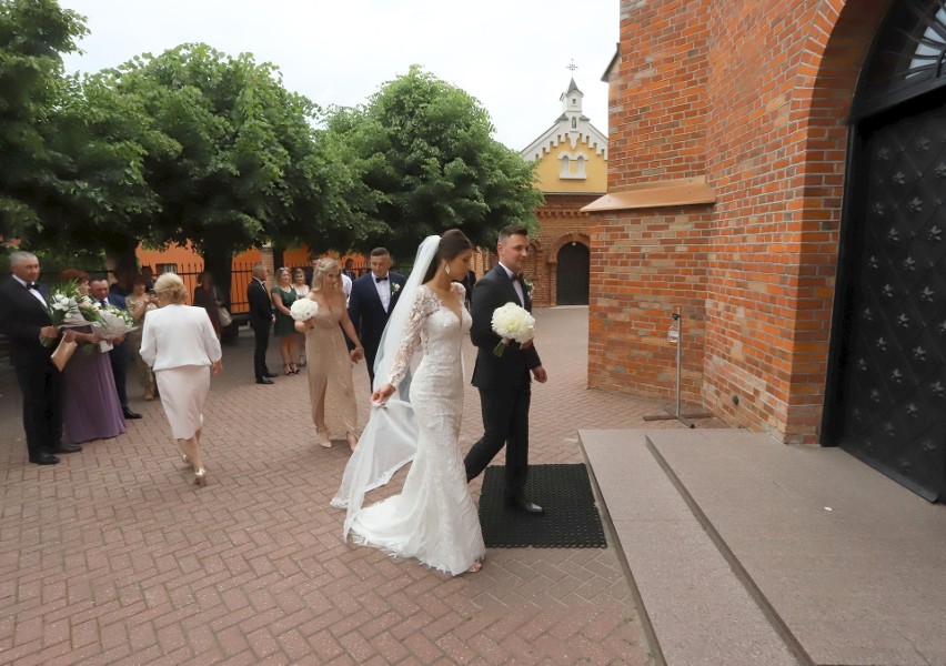 Miss Polski Paulina Maziarz wzięła ślub w sukni szytej w kieleckim salonie Secret Angel. Wyglądała bajecznie (ZDJĘCIA)