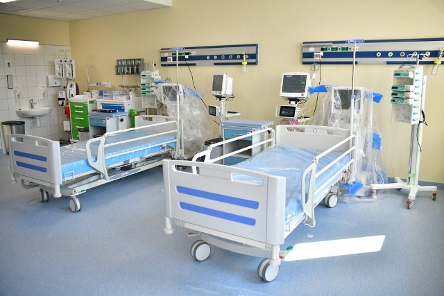 Szpital tymczasowy przy Radomskim Szpitalu Specjalistycznym jest już gotowy i w pełni wyposażony. Placówka ma 20 miejsc respiratorowych. Oddział niebawem może zacząć przyjmować pacjentów.Zobacz zdjęcia na kolejnych slajdach.