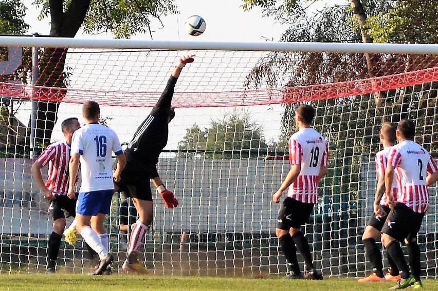 4. liga. Oświęcimska magia „szóstek” w Andrychowie dała Unii zwycięstwo nad Beskidem [ZDJĘCIA]