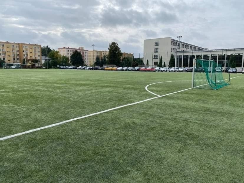 Potężna inwestycja sportowa w Kozienicach. Powstanie największe kryte boisko w regionie (ZDJĘCIA)