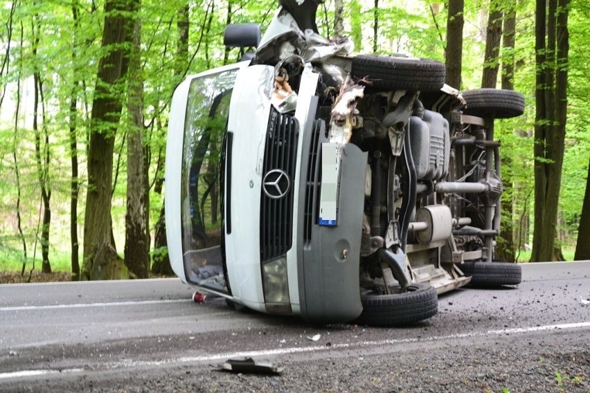 Wypadek w Jankowicach: Zderzenie bmw z mercedesem. W wypadku...