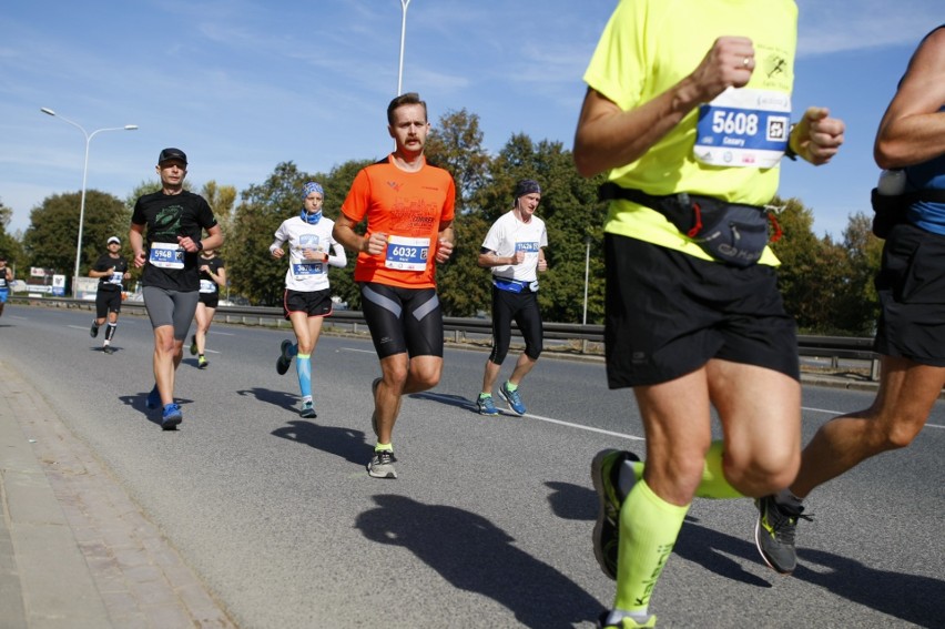 Uczestnicy Maratonu Warszawskiego 2018. Więcej zdjęć...